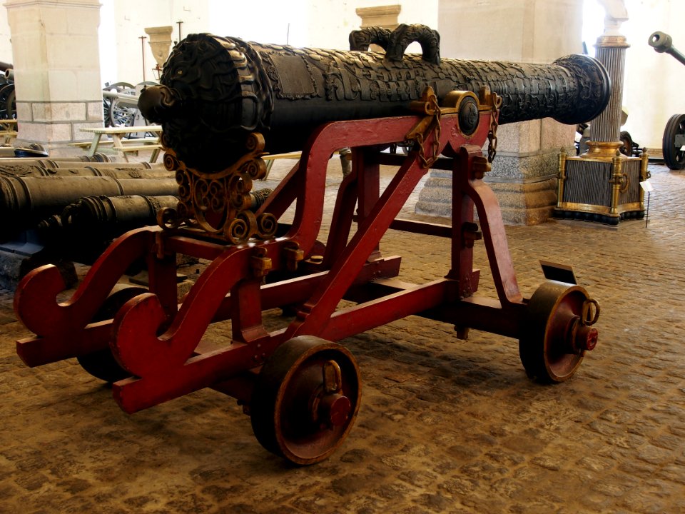16th_century_Danish-Nowegian_Oldneburg_27_pounder_bronze_cannon,_gift_from_Christian_IV_to_the_Duke_of_Oldenburg_pic3