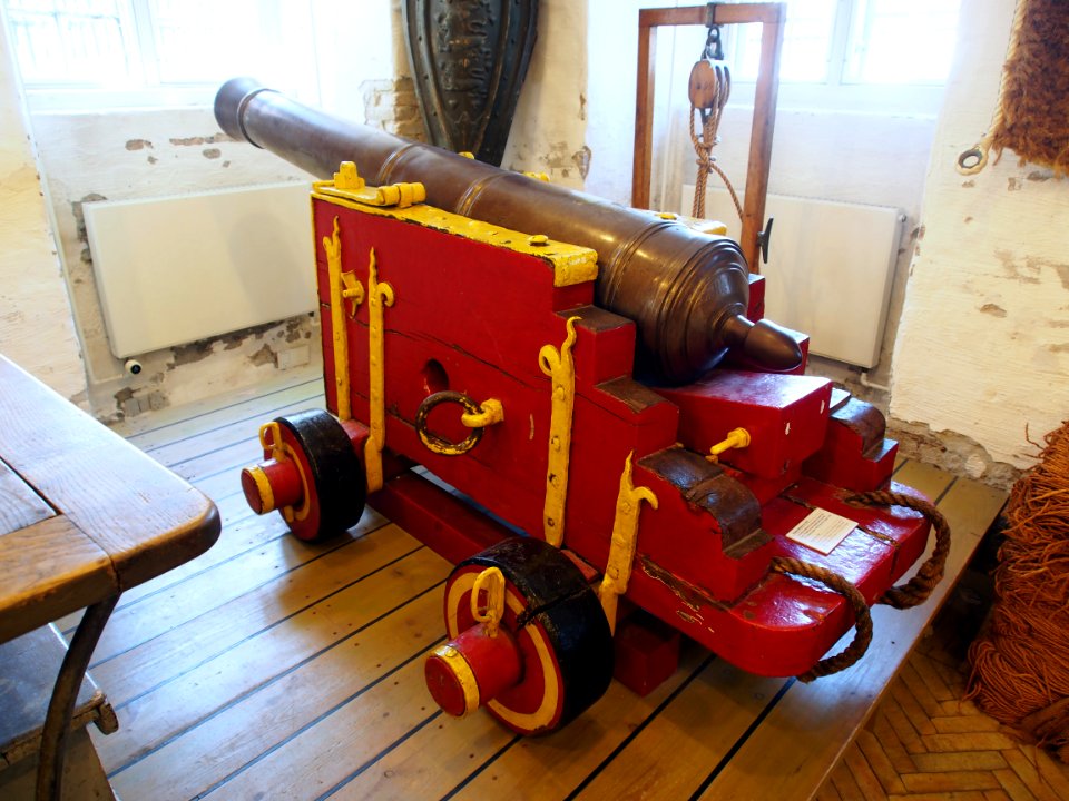 1730_12_pounder_steel_gun,_pic1