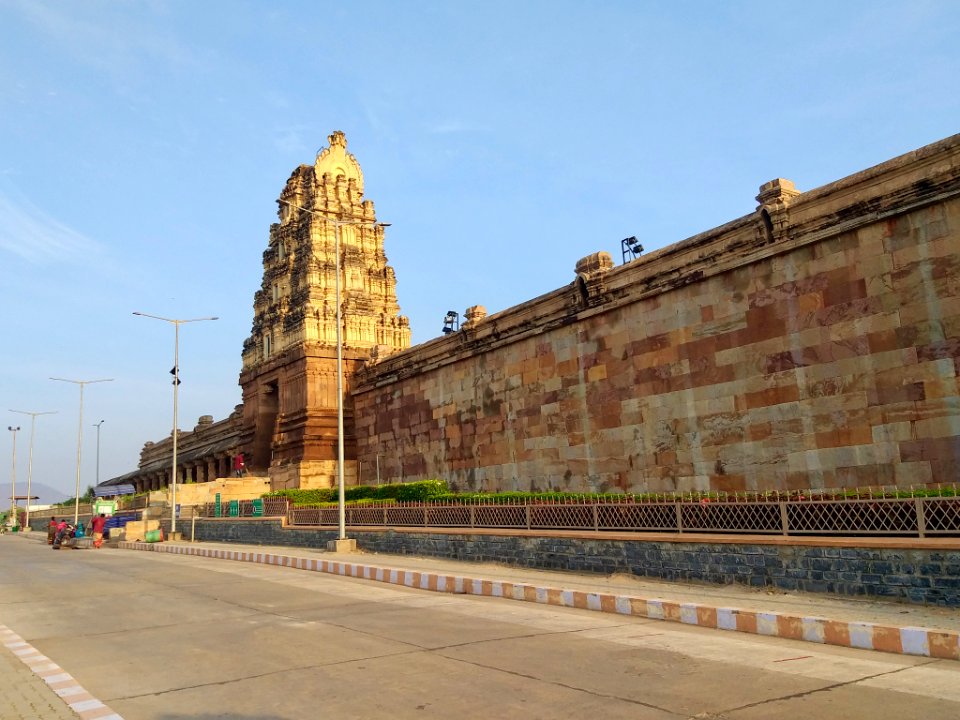 16th_century_Kodandarama_temple,_Vontimitta,_Andhra_Pradesh_India_-_02