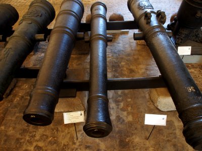 16th_century_Danish-Nowegian_cast_iron_6_pounder_sea_artillery