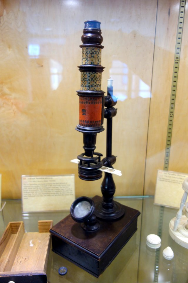 1750-1800,_Cuff-style_Nuremberg_microscope,_unknown_maker,_Germany_-_Golub_Collection_of_Antique_Microscopes_-_DSC04803