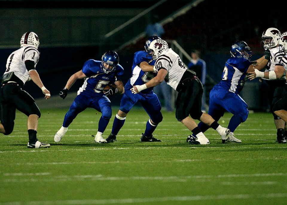 Running back ball carrier runner photo