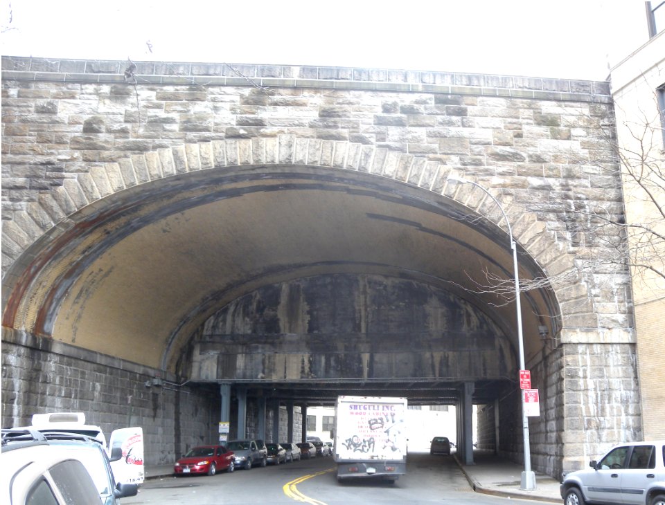 175_Concourse_line_underpass_jeh