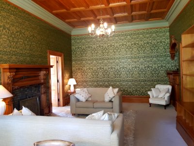 176_Nile_Street_front_room2