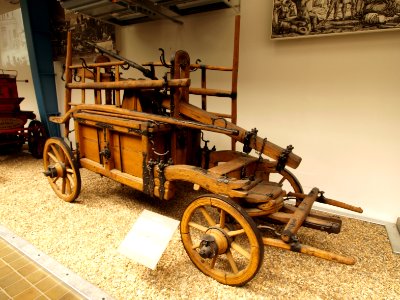1795-1820_Horse-drawn_fire_engine_pic2