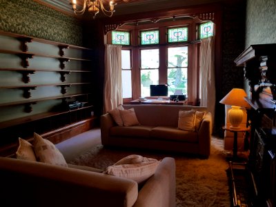 176_Nile_Street_front_room