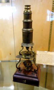 1745_circa,_tripod_microscope,_George_Sterrop,_England_-_Golub_Collection_of_Antique_Microscopes_-_DSC04833