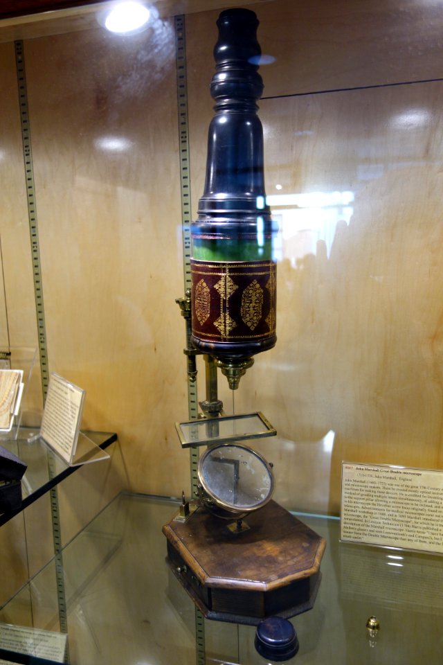 1710-1720,_great_double_microscope,_John_Marshall,_England_-_Golub_Collection_of_Antique_Microscopes_-_DSC04841