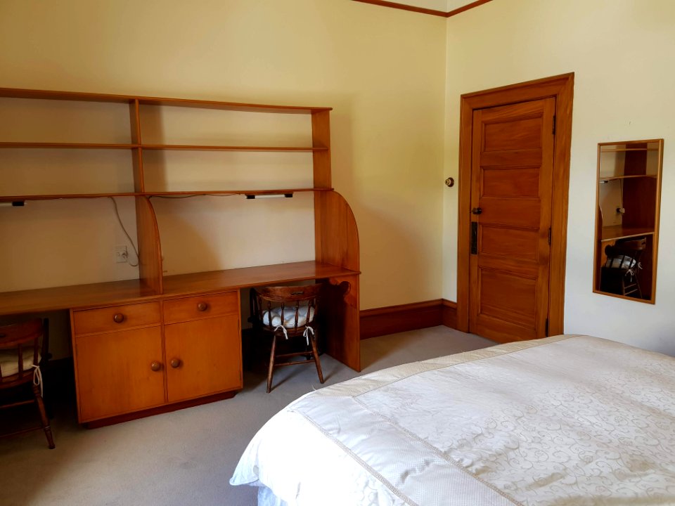 176_Nile_Street_Victoria's_bedroom