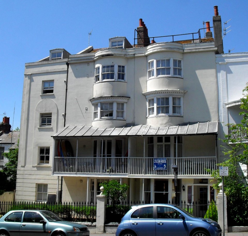 17_Upper_Rock_Gardens,_Brighton_(NHLE_Code_1381063)_(June_2010)