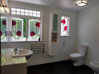 176_Nile_Street_main_bathroom
