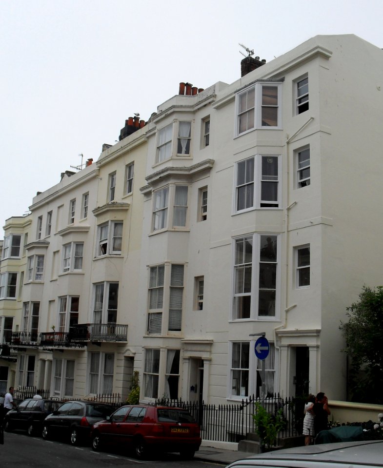16–21_Waterloo_Street,_Hove_(NHLE_Code_1209449)_(July_2010)