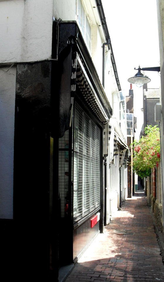 13–16_Ship_Street_Gardens,_The_Lanes,_Brighton_(NHLE_Code_1380937)_(July_2010)