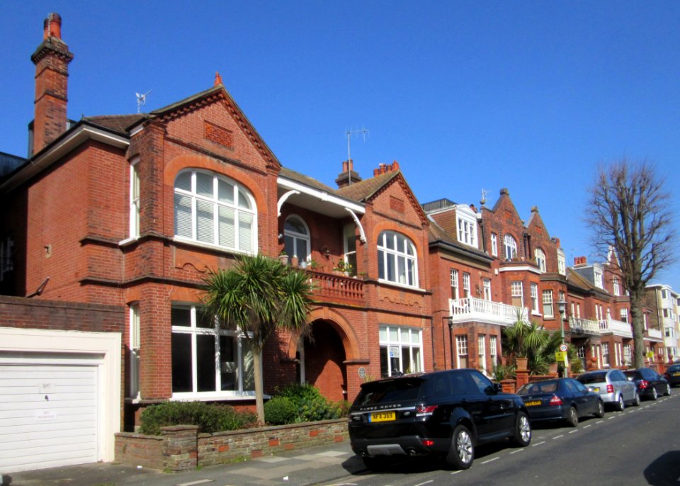 13–21_Palmeira_Avenue,_Hove_(April_2016)