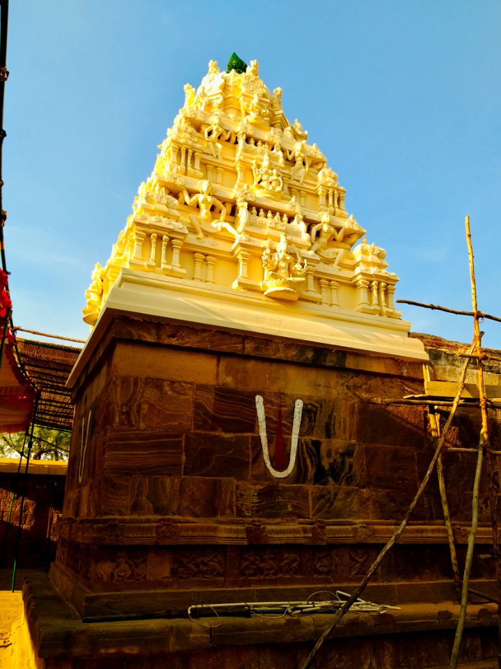 16th_century_Lakshmi_Narasimha_temple,_Lower_Ahobilam,_Andhra_Pradesh_India_-_02
