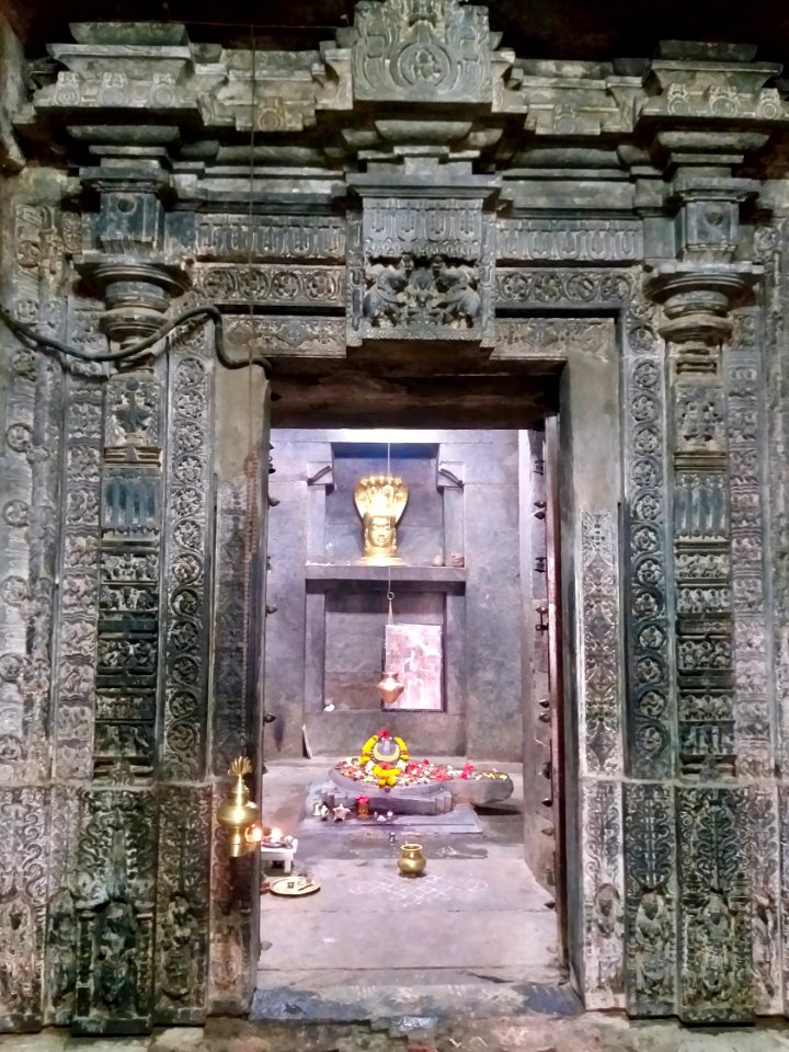 12th_century_Mahadeva_temple,_Itagi,_Karnataka_India_-_95
