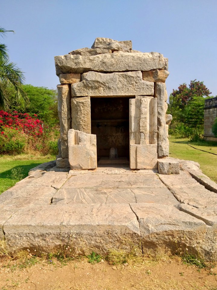 12th_century_Mahadeva_temple,_Itagi,_Karnataka_India_-_39