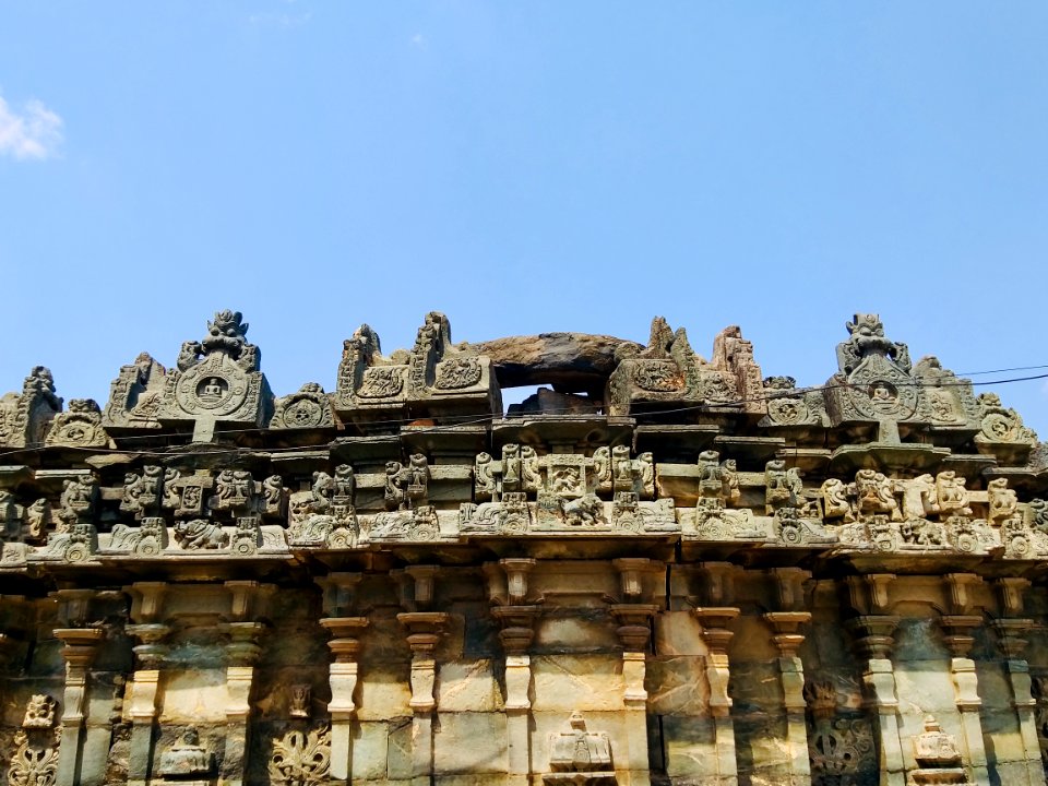 12th_century_Naganatha_temple,_Lakkundi,_Karnataka_India_-_3