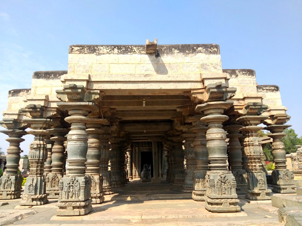 12th_century_Mahadeva_temple,_Itagi,_Karnataka_India_-_5