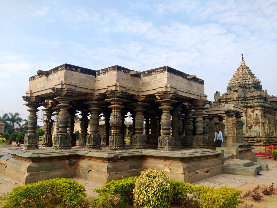 12th_century_Mahadeva_temple,_Itagi,_Karnataka_India_-_61