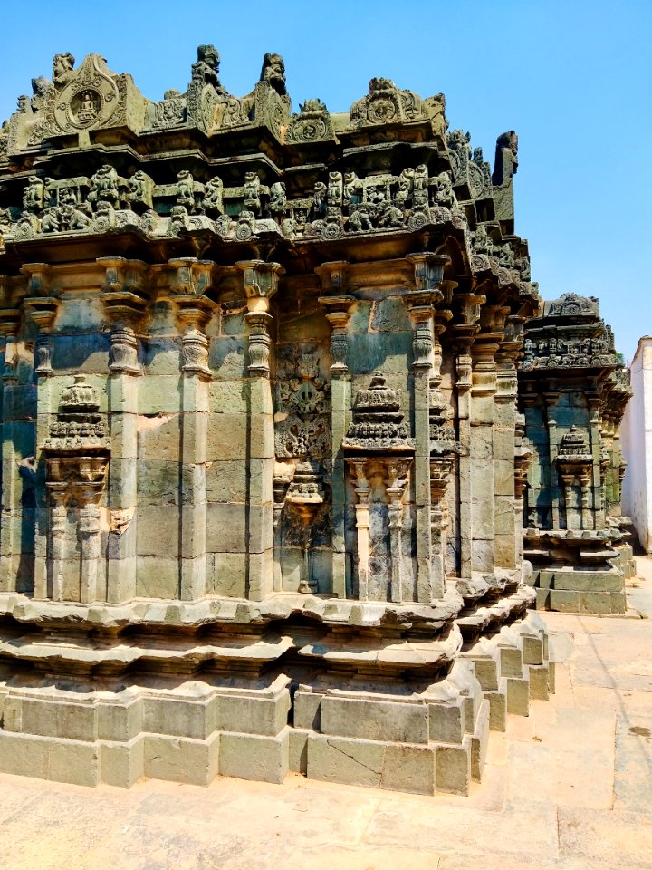 12th_century_Naganatha_temple,_Lakkundi,_Karnataka_India_-_05