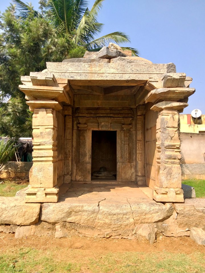 12th_century_Mahadeva_temple,_Itagi,_Karnataka_India_-_30