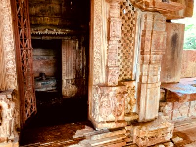 13th_century_Gaurisha_temple,_Ramappa_temples_complex,_Palampet_Telangana_-_17