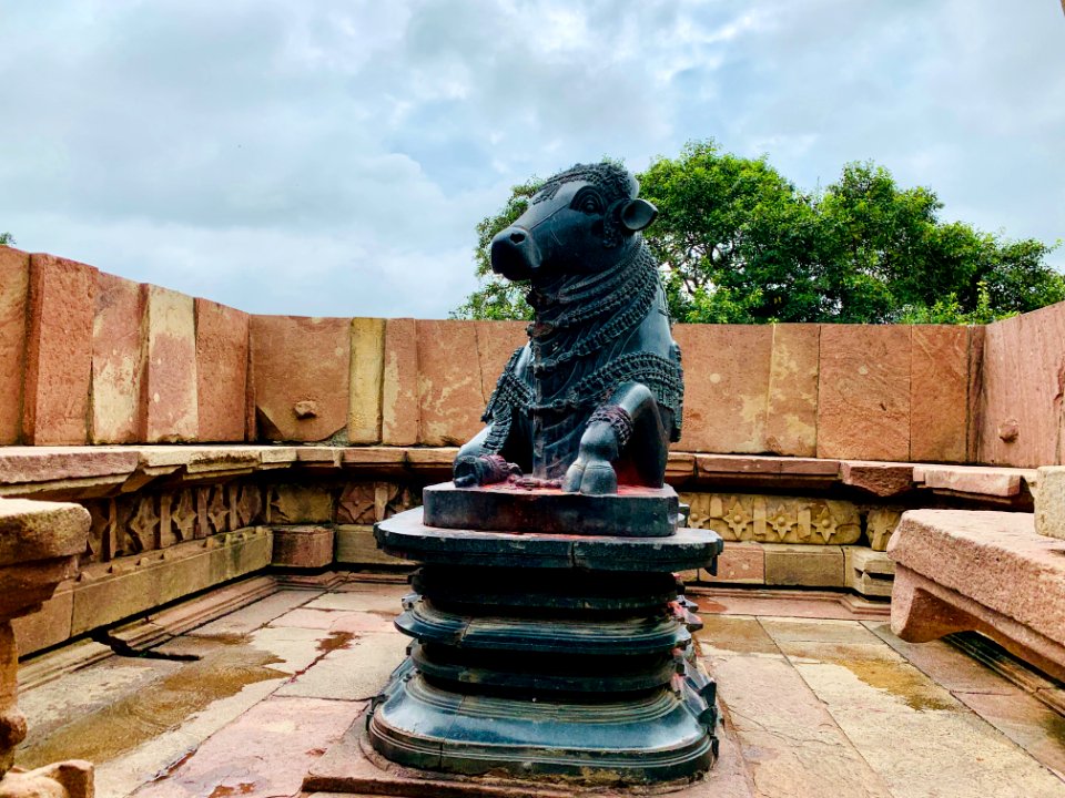 13th_century_Nandi_mandapa,_Ramappa_temples_complex,_Palampet_Telangana_India_-_18