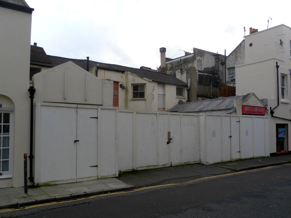 13a_and_14_Stone_Street,_Brighton_(NHLE_Code_1409670)_(October_2012)_(1)