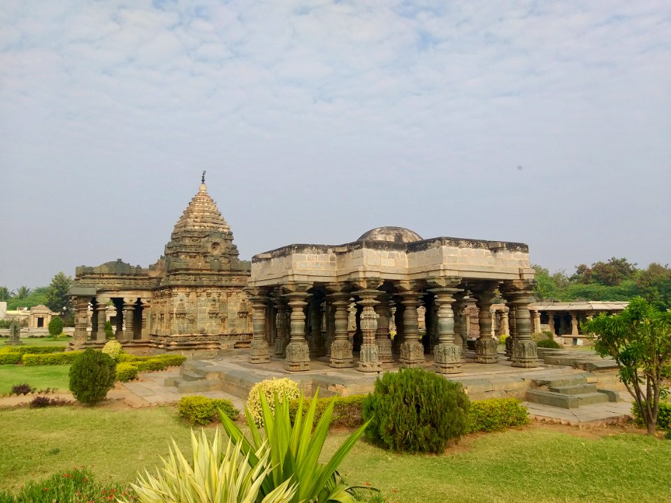 12th_century_Mahadeva_temple,_Itagi,_Karnataka_India_-_70