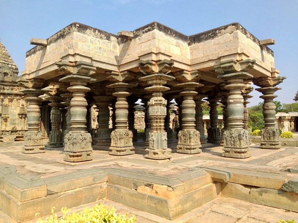 12th_century_Mahadeva_temple,_Itagi,_Karnataka_India_-_93