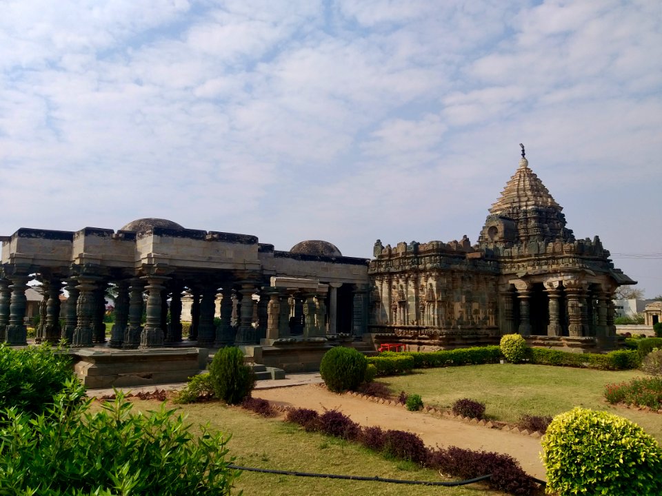 12th_century_Mahadeva_temple,_Itagi,_Karnataka_India_-_79