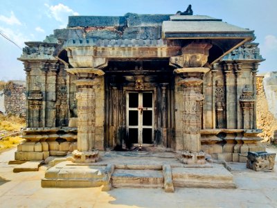 12th_century_Naganatha_temple,_Lakkundi,_Karnataka_India_-_01