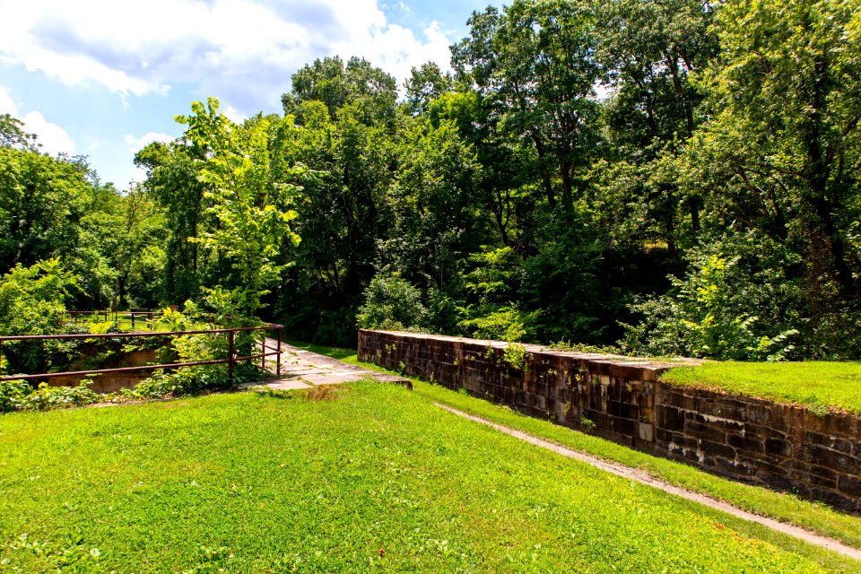 15_Mile_Creek_Aqueduct,_seen_from_beside_the_towpath