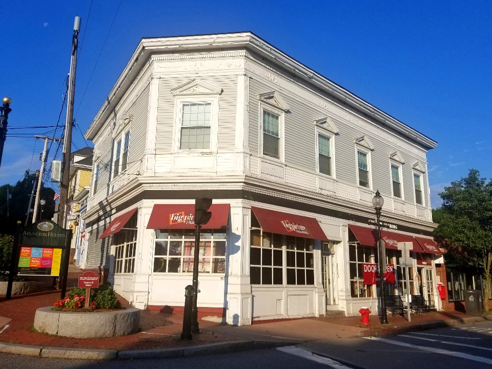 1332_Massachusetts_Avenue_-_Arlington_Heights,_Massachusetts