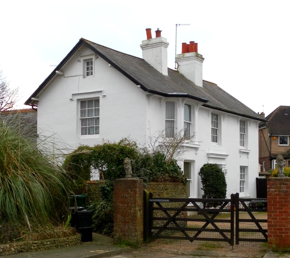 15_South_Street,_Portslade_(February_2013)