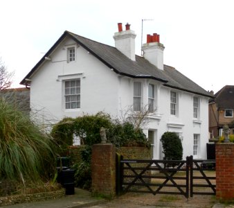 15_South_Street,_Portslade_(February_2013)