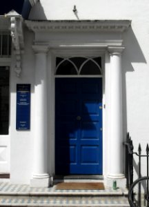 15_Ship_Street,_Brighton_(July_2010)_(Doorcase)