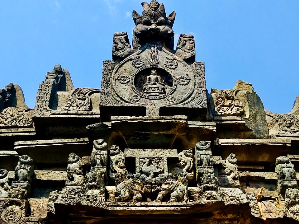12th_century_Naganatha_temple,_Lakkundi,_Karnataka_India_-_07