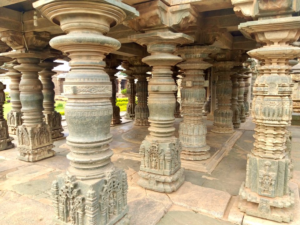 12th_century_Mahadeva_temple,_Itagi,_Karnataka_India_-_37