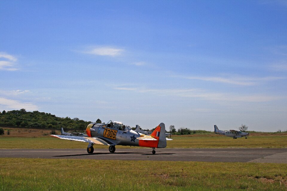 Fixed wing trainer taxiing