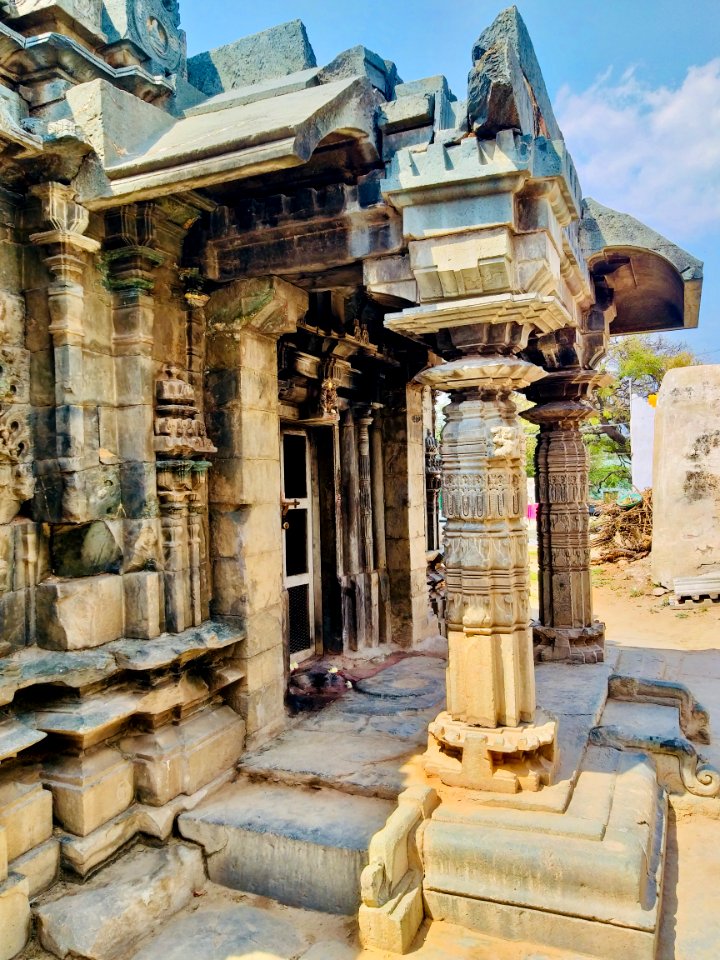 12th_century_Naganatha_temple,_Lakkundi,_Karnataka_India_-_28