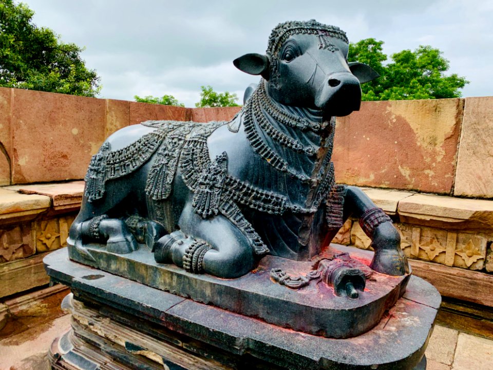 13th_century_Nandi_mandapa,_Ramappa_temples_complex,_Palampet_Telangana_India_-_06