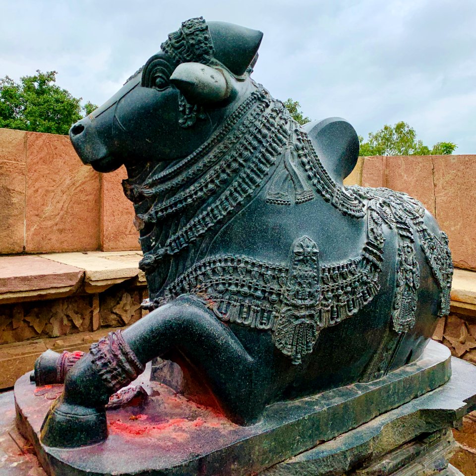 13th_century_Nandi_mandapa,_Ramappa_temples_complex,_Palampet_Telangana_India_-_09