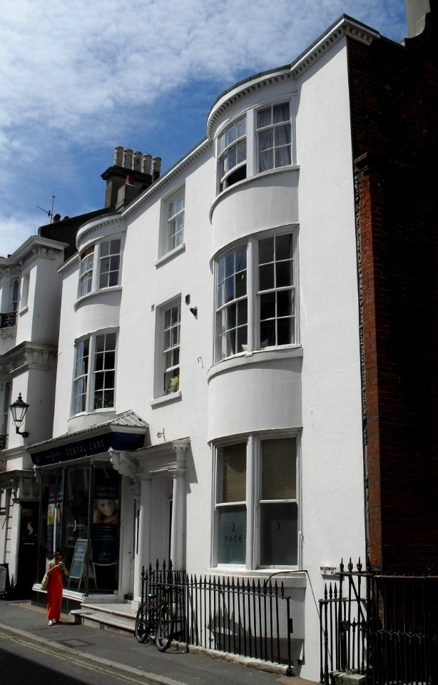 15_Ship_Street,_The_Lanes,_Brighton_(NHLE_Code_1380914)_(July_2010)