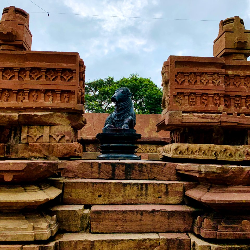 13th_century_Nandi_mandapa,_Ramappa_temples_complex,_Palampet_Telangana_India_-_01