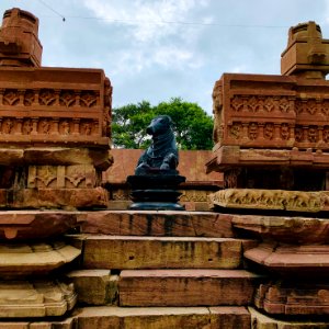 13th_century_Nandi_mandapa,_Ramappa_temples_complex,_Palampet_Telangana_India_-_01