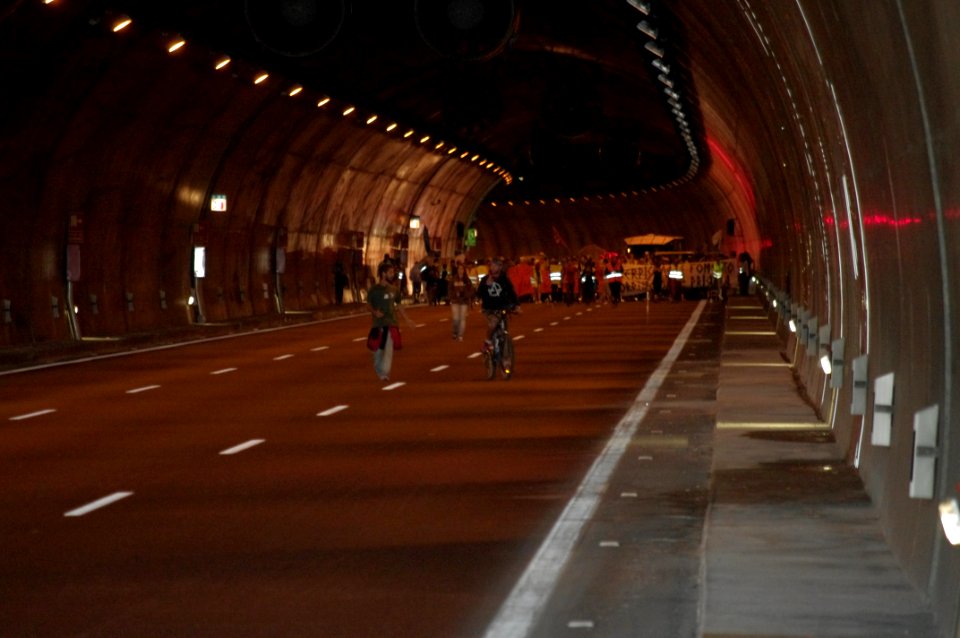 15M_Marcha_por_el_túnel_de_Guadarrama_020