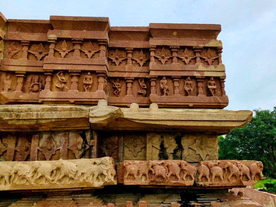 13th_century_Nandi_mandapa,_Ramappa_temples_complex,_Palampet_Telangana_India_-_11