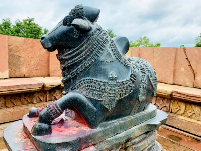 13th_century_Nandi_mandapa,_Ramappa_temples_complex,_Palampet_Telangana_India_-_28